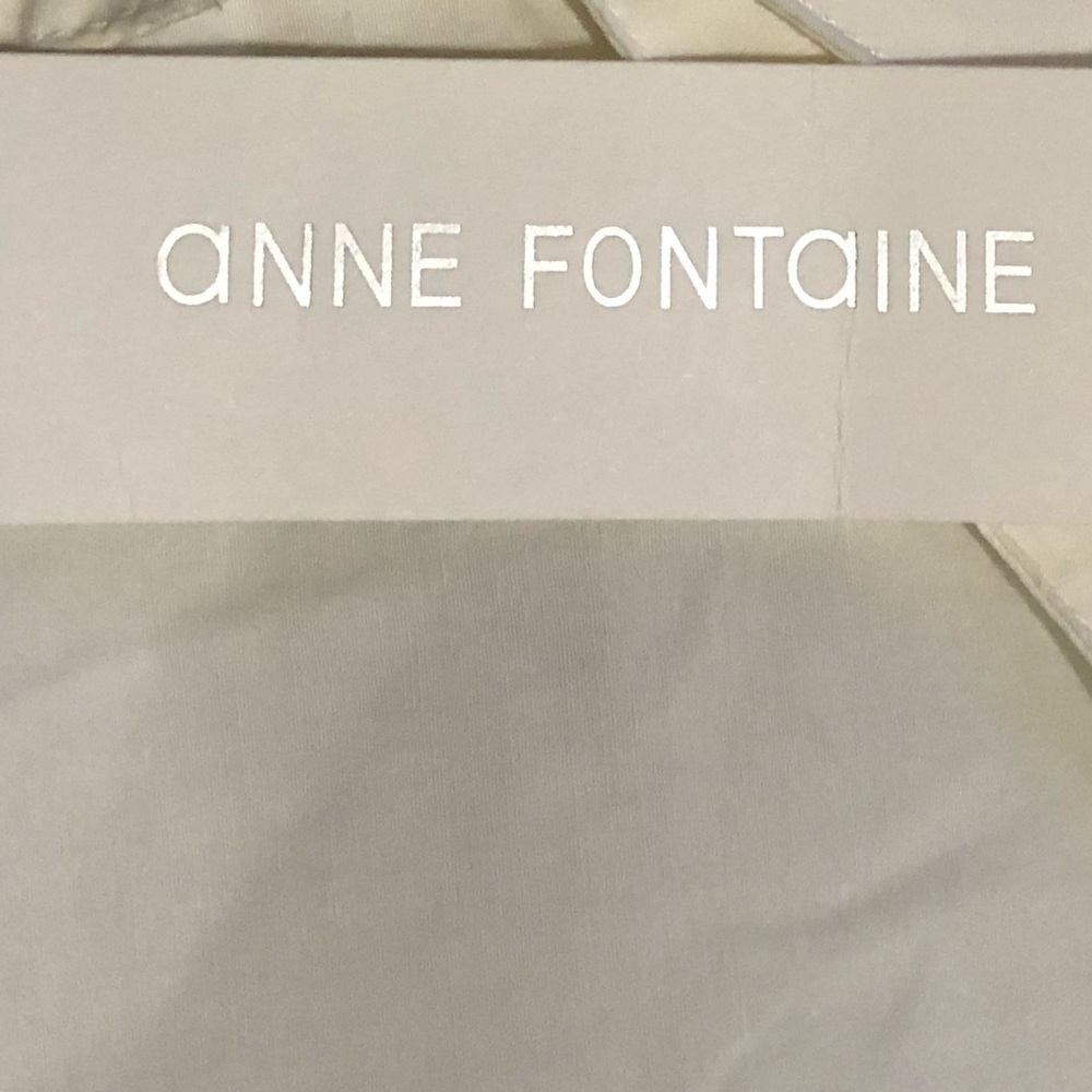 Anne Fontaine Christie Shirt
White Long Sleeved Double Collared T-Blouse - Picture 11 of 13